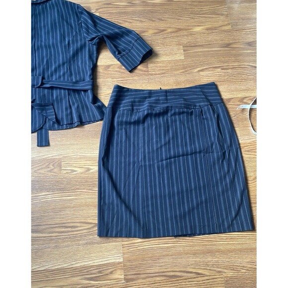 Courtenay Skirt Suit Set Women's Navy Pinstripe Short Sleeve Jacket Sz 14W NWOT - Picture 14 of 14